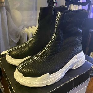 European black and white designer women’s size 10 leather booties